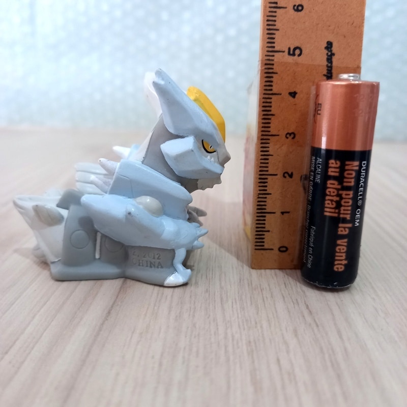 Kyurem - Gashapon Trading Figure - Pokemon Finger Puppet (Bandai).jpg